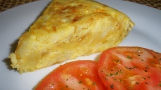 Tortilla de Patata con Cebolla  Receta de cocina española [upl. by Dihsar]