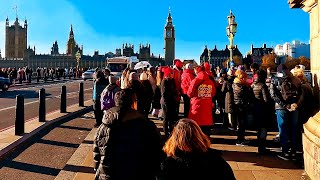 LONDON WINTER 2023 ❄️ RELAXING WALKING TOUR 4K  LONDON CHRISTMAS SEASON 🎄 [upl. by Nnewg]