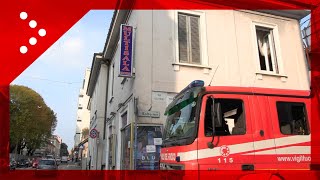 Saronno VA incendio al cinema quotMultisala Saronnesequot in fiamme il tetto delledificio [upl. by Nelad]