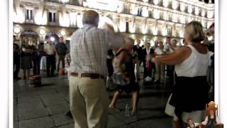 Los Charritos de Salamanca tocan el baile de la botella en la Plaza Mayor de Salamanca 31812 [upl. by Godliman535]