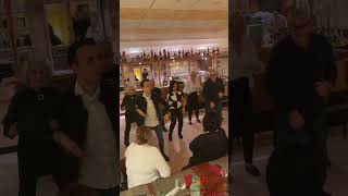 Whoop whoop 🥳 ikoiko linedance flashmob ballidigruppo mybestie [upl. by Atinek911]