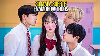 Chica con Mala Suerte Enamora a los Chicos Más populares de la Escuela Dorama Resumen [upl. by Colline]