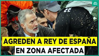 quotA ti no te falta nadaquot Lanzan barro a rey de España en lugar afectado por temporal [upl. by Orodoet]