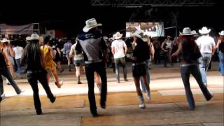 Line Dance Holy Moly Choreo David Villellas Musik Footloose [upl. by Preuss]