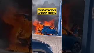 Auto Elettrica ESPLODE in un Parcheggio in Italia 😰 [upl. by Temme]