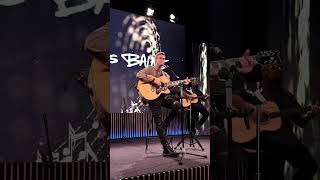 Carlos Baute canta “Colgando en tus manos” en la presentación de su nuevo álbum “Espiral” [upl. by Elleb905]