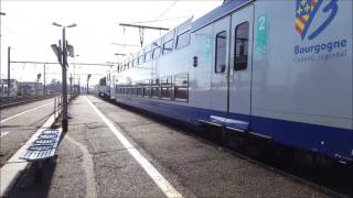 arrivé et départ du TER n°891003 en gare de Montereau à destination de Laroches Migennes [upl. by Trawets2]