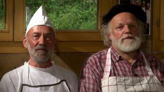 Traditionelles Backen im Steinbackofen [upl. by Ahsyia992]