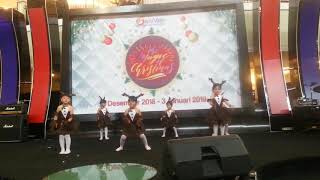 Rudolph the red nosed reindeer dance  kids dance  christmas dance [upl. by Piderit]