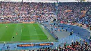 Roma Bologna nellintervallo la Curva Sud inneggia a Hummels che ringrazia [upl. by Drazze]