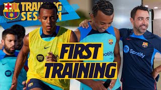 KOUNDE MEETS XAVI amp TRAINS WITH HIS TEAMMATES FOR THE 1ST TIME 💙❤️ [upl. by Jonati376]