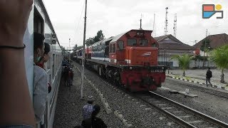 Naik Kereta Api Ekonomi Rajabasa di Sumatra [upl. by Lavicrep]