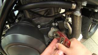 KTM 690 Oil filter change removal with a screw [upl. by Klinges]