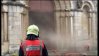 VIDÉO Poitiers  un incendie enflamme léglise SaintHilaire [upl. by Hinze]