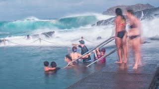 Giant waves in Kiama rock pool [upl. by Hobard]