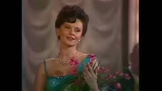 Kalocsai Zsuzsa  Viktória 1992 Budapesti Operettszínház előadása [upl. by Paolina]