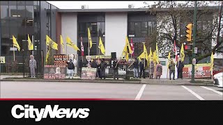 Vocal protest outside Ross Street Gurdwara as Indian diplomats hold consular camp [upl. by Niwhsa502]