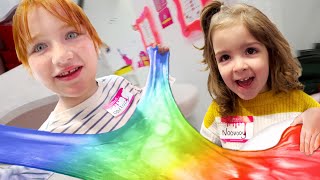 MAKiNG RAiNBOW SLiME with Adley Navey and Niko at Sloomoo in NYC Family Vacation in the Big City [upl. by Tammany621]