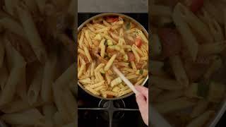 Snelle pasta met makreel courgette en tomaat  De Goedkope Keuze [upl. by Narej153]