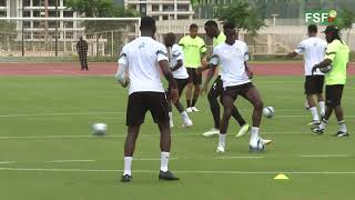 Match amical SénégalAlgérie première séance dentraînement des Lions [upl. by Anai]