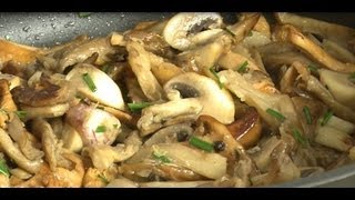 Technique de cuisine  cuire des champignons [upl. by Htebaile159]