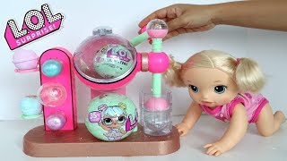 Muñecas LOL y la Maquina de hacer Bolitas sorpresa junto a Muñecas Baby Alive TotoyKids [upl. by Yetti221]