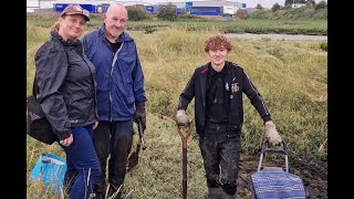 Mudlarks of the West What do we find mudlarking in this thames swamp [upl. by Pincus]