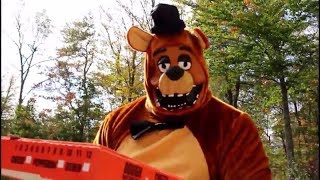 I CALLED FREDDY FAZBEARS PIZZA  FREDDY FAZBEAR DELIVERED ME A PIZZA and it was not good  FNAF [upl. by Kellyann]