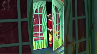 AN ICONIC ENTRANCE FROM THE GRINCH AT UNIVERSAL STUDIOS ORLANDO  GRINCHMAS [upl. by Lavena]