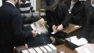 HaRav Chaim Kanievsky Farhers Bachurim from Yeshivas Ohr Sameach in Yerushalayim [upl. by Ztirf]