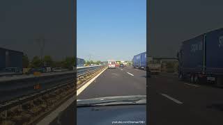 Ein Krankenwagen auf der Autobahn in Italien [upl. by Aicinet]