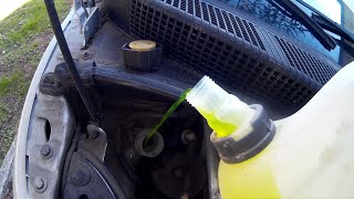 Renault Check Coolant Fluid Level  Vérifier niveau liquide refroidissement scenic Nissan [upl. by Einwat299]