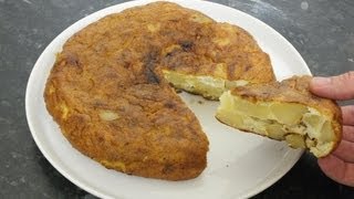 Spanish omelette recipe La Autentica Tortilla de Patatas Española Receta de cocina potato tapas [upl. by Drobman415]