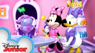 Bowbot  Minnies BowToons  disneyjr [upl. by Nnorahs]