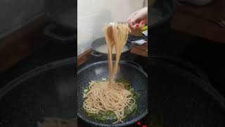 Spaghetti con gli asparagi semplici e leggeri shorts [upl. by Coop745]