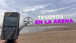 Tesoros en la arena  Detección metálica en playa con detector de metales XP ORX [upl. by Parnell]