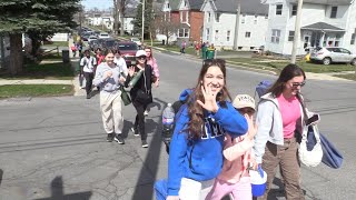 VIDEO Streets fill up people hike into Thompson Park for Total Solar Eclipse [upl. by Lawan]