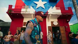 Wisin vuelve a sus raíces artísticas con un “trovatón” en el musical del Banco Popular promo [upl. by Ettenan]