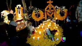 Un particular festejo a los muertos en México  Noticiero Univisión [upl. by Asek]