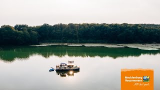 Urlaub auf dem Hausboot in der Mecklenburgischen Seenplatte [upl. by Chilcote]