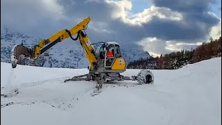 RISALITA PENDIO INNEVATO con ESCAVATORE RAGNO MENZI MUCK A81 [upl. by Sion804]