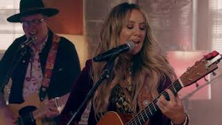 Lainey Wilson  Things A Man Oughta Know Live Full Band Performance [upl. by Nye]