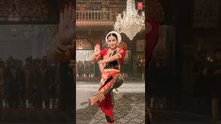 Vidya Balans Iconic Dance on Ami Je Tomar 30😍  Bhool Bhulaiyaa 3  Shreya Ghoshal [upl. by Schwerin]