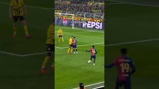 Increíble jugada de lewandowski futebol futbol [upl. by Rivy]