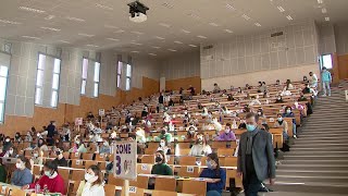 Covid  concours de médecine en présentiel à la fac de Poitiers [upl. by Rodina]