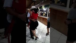 así se baila en el salers con energía norteña [upl. by Sivat88]