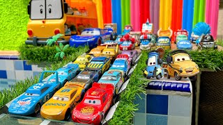 Clean up muddy minicars amp disney car convoys Play in the garden [upl. by Yaya]