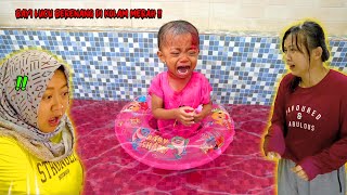 BAYI LUCU BERDARAH BERENANG DI KOLAM MERAH MINI [upl. by Ecirtra]