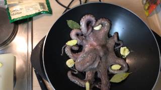 Zubereitung eines Pulpo  Tintenfisch [upl. by Unhsiv]