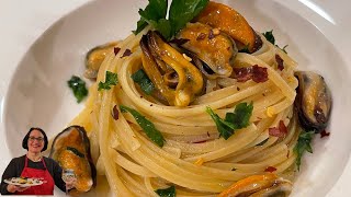 Spaghetti and Mussels in White Sauce A Delicious and Elegant Seafood Pasta [upl. by Hirsch16]